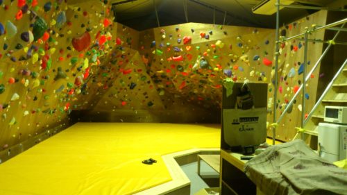 福島県のクライミング施設「クライミングジム NANASHINO（ナナシノ）」